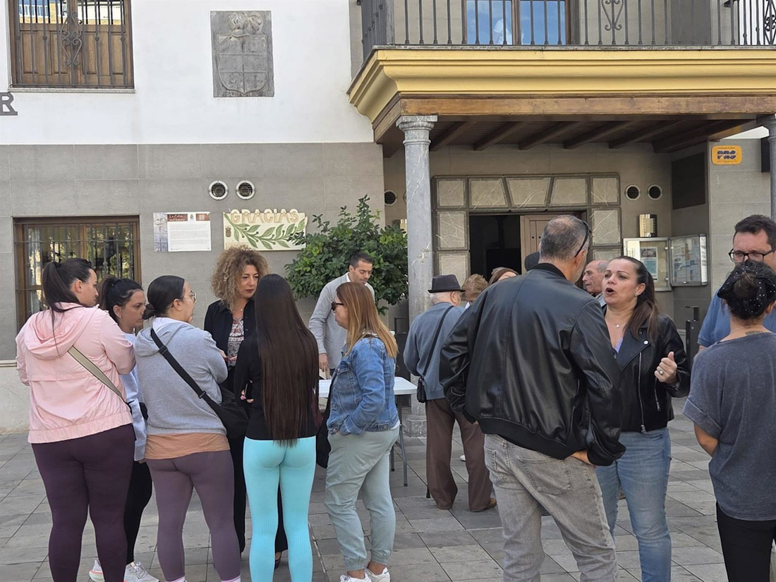 Recogida de firmas para la llegada del metro de Granada a La Zubia (AYUNTAMIENTO)