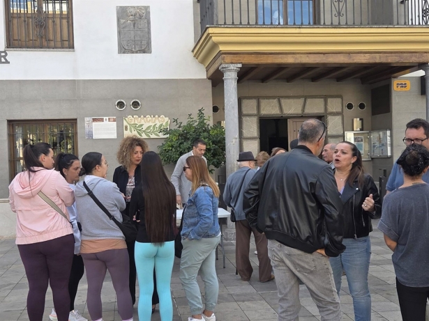 Recogida de firmas para la llegada del metro de Granada a La Zubia (AYUNTAMIENTO)