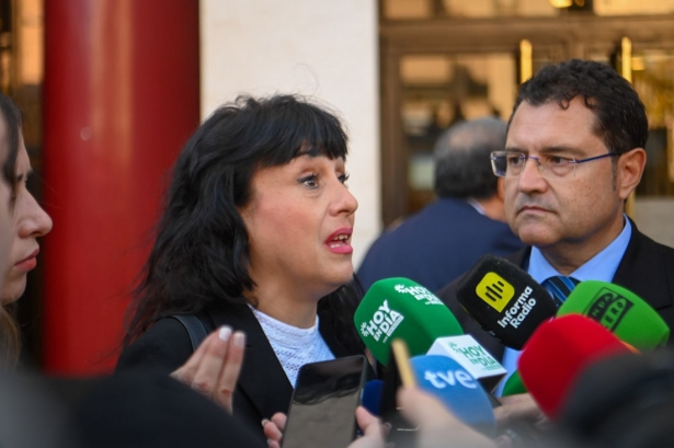 Juana Rivas saliendo del juzgado (GPMEDIA)