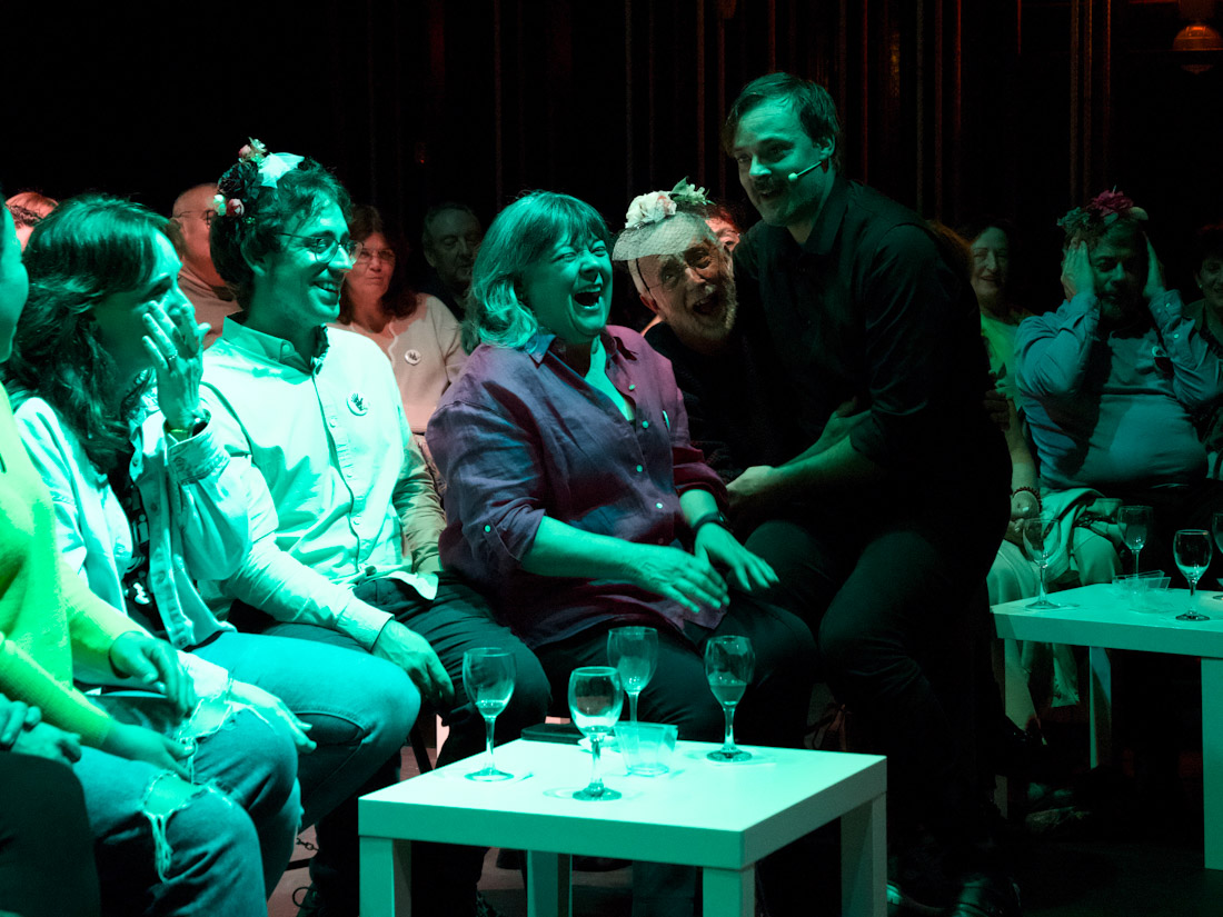 Un momento de la representación de la compañía La Líquida anoche en Santa Fe (TEATRO HUMOR)