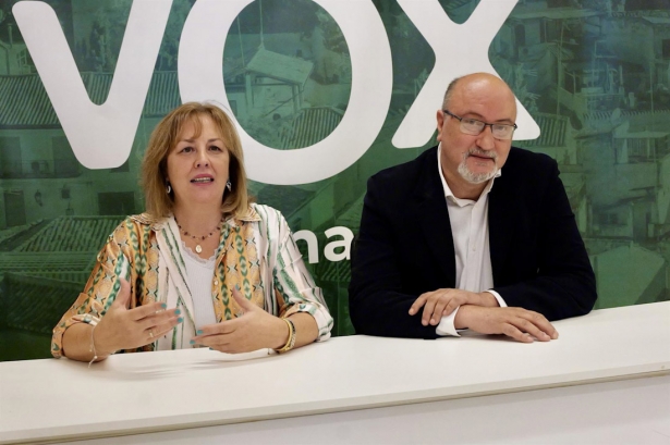 Los parlamentarios andaluces de Vox por Granada, Cristina Jiménez y Ricardo López Olea (VOX)