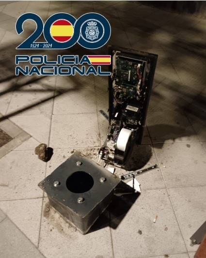 Parquímetro forzado (POLICÏA NACIONAL) Parquímetro forzado (POLICÏA NACIONAL)