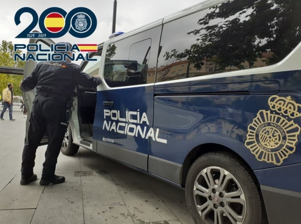 Vehículo Policial (POLICÍA NACIONAL) Vehículo Policial (POLICÍA NACIONAL)