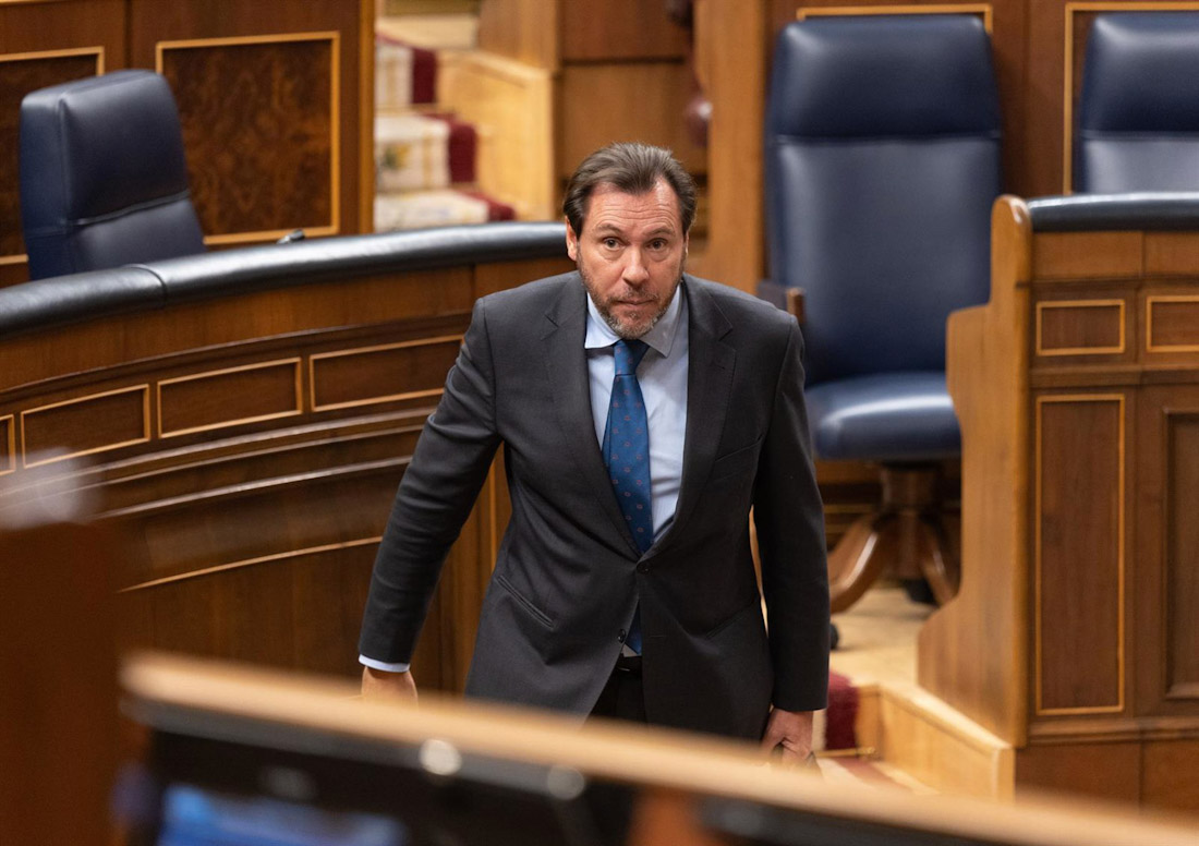 El ministro de Transportes y Movilidad Sostenible, Óscar Puente, durante una sesión de control al Gobierno, en el Congreso de los Diputados, el pasado octubre (EDUARDO PARRA - EUROPA PRESS)