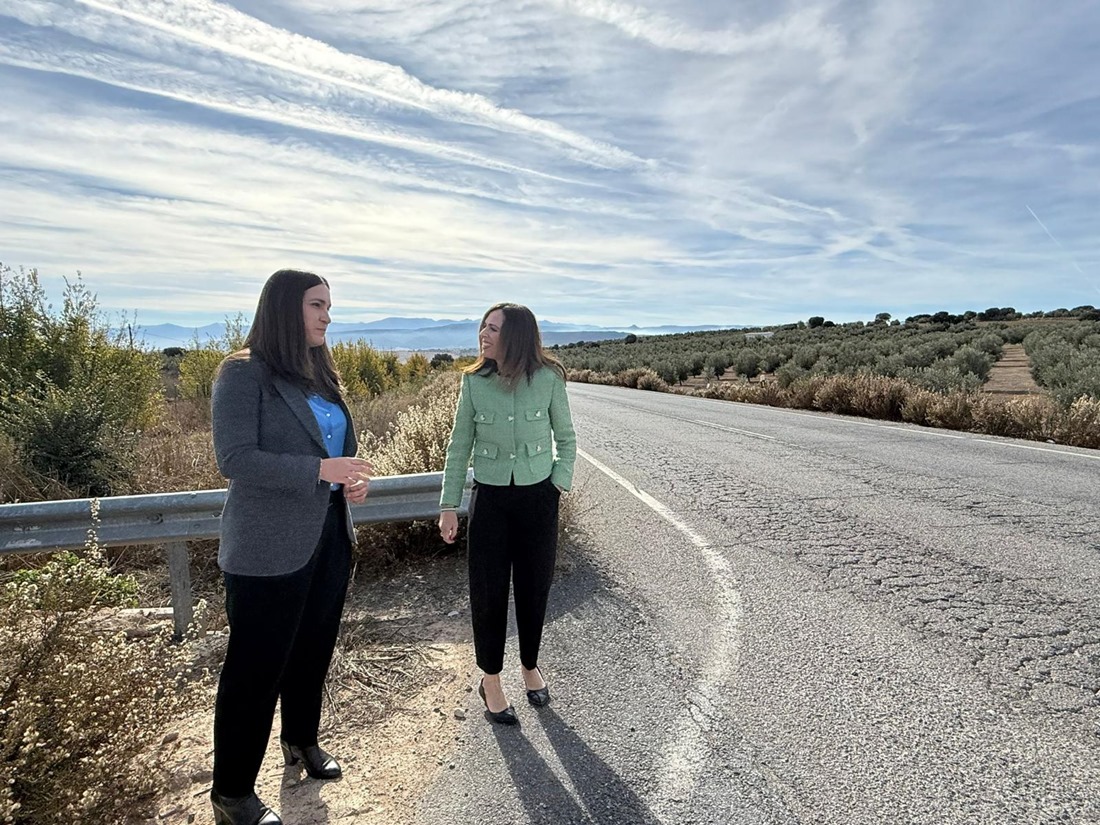 Visita de Rocío Díaz a la carretera de TorreCardela (JUNTA)