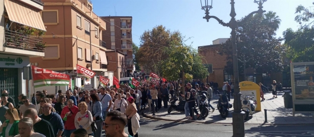 Manifestación convocada por UGT, CCOO y CSIF en defensa del Convenio Colectivo del sector del manipulado de frutas en Motril (UGT GRANADA)