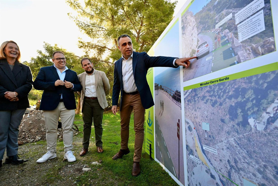 Desde la izquierda de la imagen los alcaldes de Motril y de Almuñécar, Luisa García Chamorro y Juanjo Ruiz Joya, el diputado provincial de Obras, José Ramón Jiménez, y el presidente de la Diputación de Granada, Francis Rodríguez (DIPUTACIÓN)