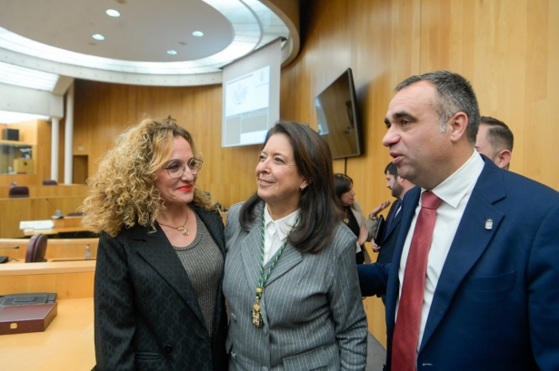 Francis Rodríguez, Mari Carmen Reinoso y Marta Nievas tras el pleno (GPMEDIA)
