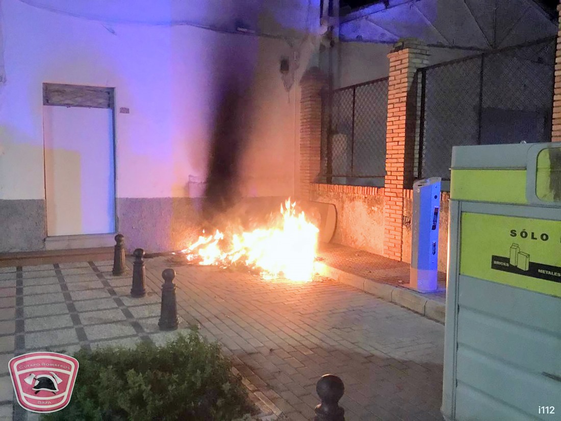 Contenedior ardiendo en Baza (AYTO. BAZA)