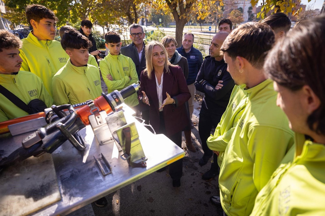 Visita de la alcaldesa de Granada, Marifrán Carazo, con alumnos de la EFA El Soto (AYUNTAMIENTO)