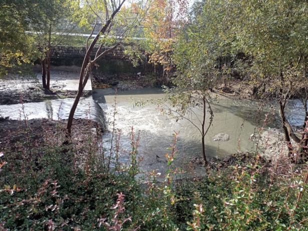 Río Genil con aguas sucias (ECOLOGISTAS EN ACCIÓN)