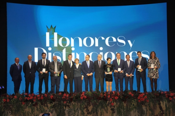 Foto de familia de los galardonados (J. PALMA)