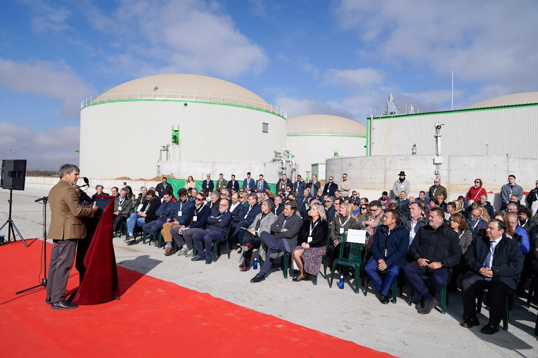 Acto de inauguración en La Calahorra de la planta de biometano agroindustrial de AGR (ARSENIO ZURITA/EUROPA PRESS)