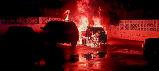 Vehículos incendiados (AYTO. ALMUÑECAR) Vehículos incendiados (AYTO. ALMUÑECAR)