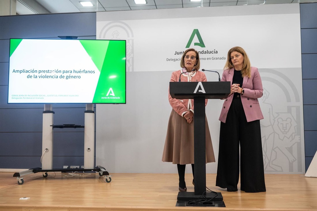 La delegada de Inclusión Social, Juventud, Familias e Igualdad en Granada, Matilde Ortiz,y la responsable del Instituto Andaluz de la Mujer, Teresa Illescas (JUNTA DE ANDALUCÍA)