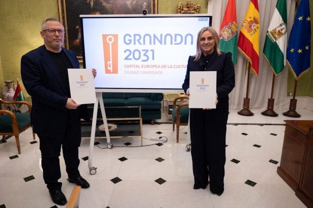 Firma de la adhesión (AYTO. GRANADA)