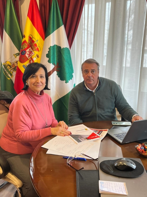 Presentación de los desfibriladores (AYTO. PINOS PUENTE)