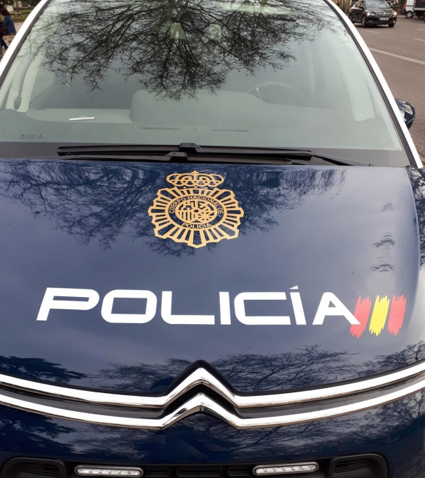 Coche de la Policía Nacional (POLICÍA NACIONAL) Coche de la Policía Nacional (POLICÍA NACIONAL)