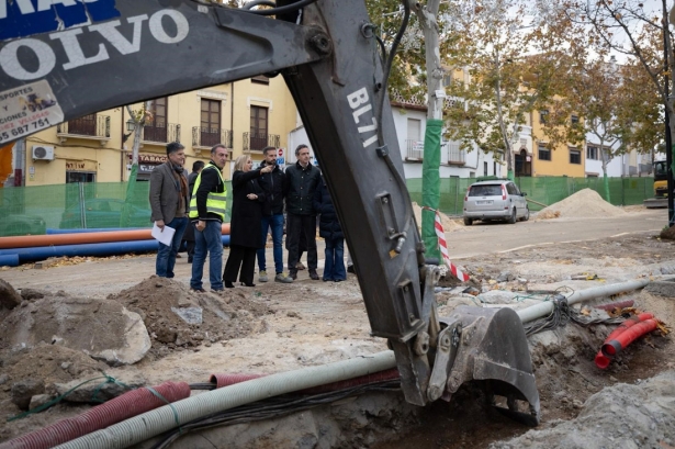 La alcaldesa de Granada, Marifrán Carazo, ha visitado las obras de la Avenida de Cervantes (AYUNTAMIENTO)