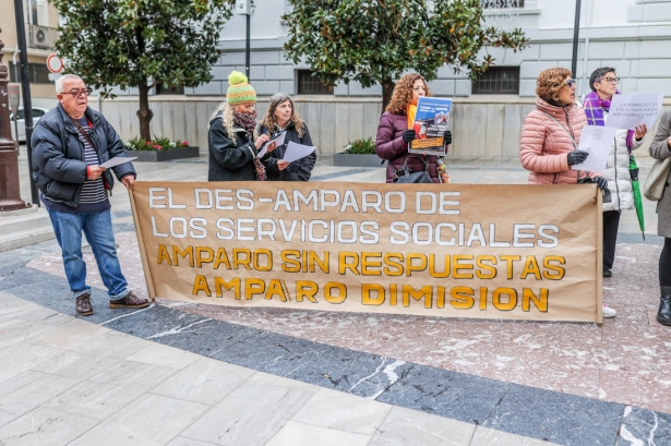Concentración de las trabajadoras de Servicios Sociales (GPMEDIA)