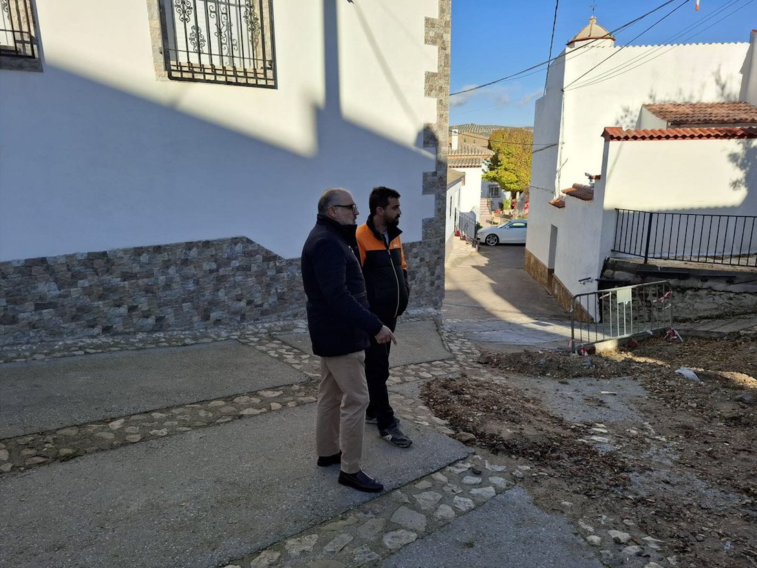 Imagen de la visita a Píñar (JUNTA)