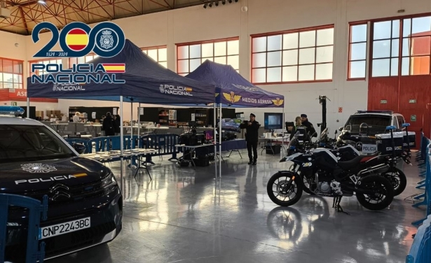 Stand de la Policia Nacional en Juveandalus (POLICIA NACIONAL)