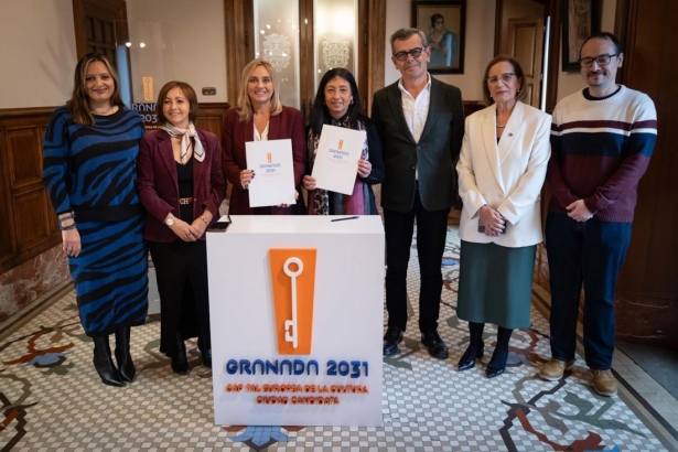 Formalización de la adhesión de la Comisión Drom Gao Caló por el Reconocimiento del Pueblo Gitano a la candidatura de Granada por la Capitalidad Cultural (AYUNTAMIENTO)