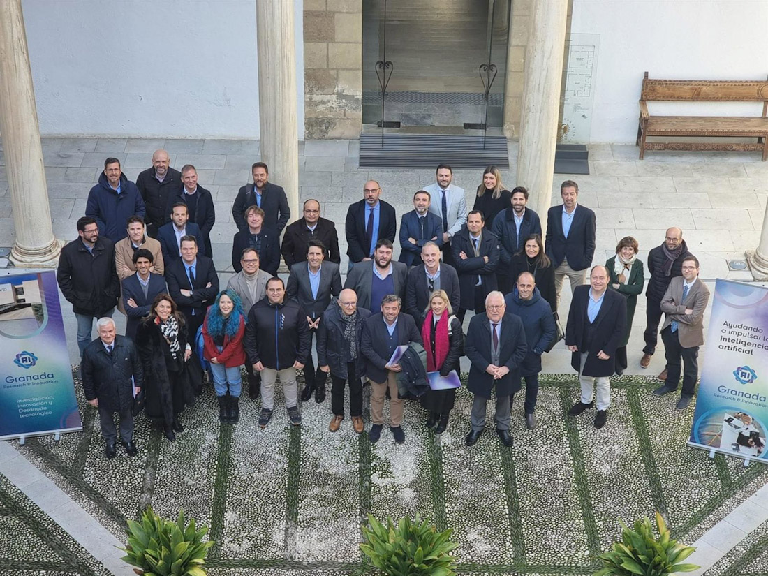 Foto de familia del patronato de la Fundación AI Granada en el Hospital Real (FUNDACIÓN AI GRANADA)