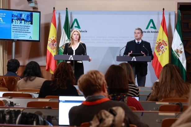 La consejera de Economía, Hacienda, Fondos Europeos y Diálogo Social y portavoz, Carolina España, junto al consejero de Sanidad, Presidencia y Emergencias, Antonio Sanz, durante la rueda de prensa del Consejo de Gobierno (ROCÍO RUZ - EUROPA PRESS) La consejera de Economía, Hacienda, Fondos Europeos y Diálogo Social y portavoz, Carolina España, junto al consejero de Sanidad, Presidencia y Emergencias, Antonio Sanz, durante la rueda de prensa del Consejo de Gobierno (ROCÍO RUZ - EUROPA PRESS)