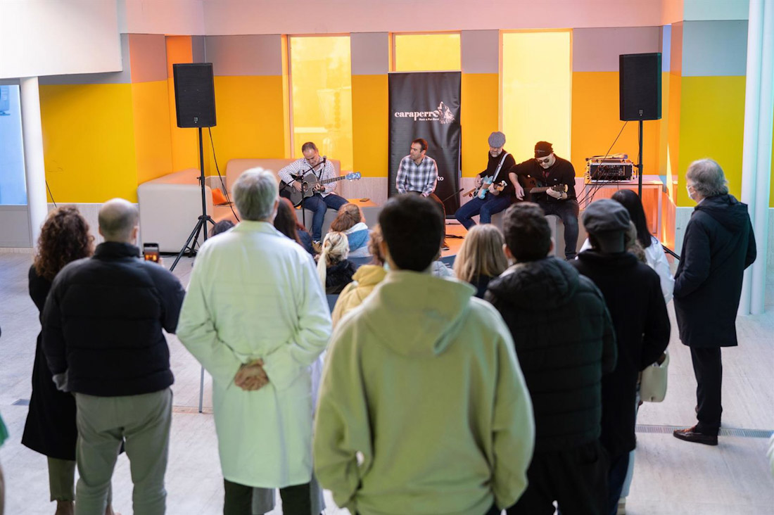 Concierto de Caraperro en el Hospital Virgen de las Nieves de Granada (J.M.GRIMALDI/JUNTA)