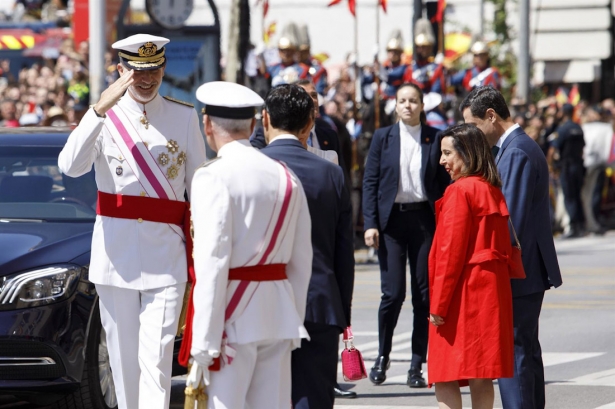 Los Reyes presiden el desfile de Día de las Fuerzas Armadas 2023, a 3 de junio de 2023 en Granada (ÁLEX CÁMARA - EUROPA PRESS)