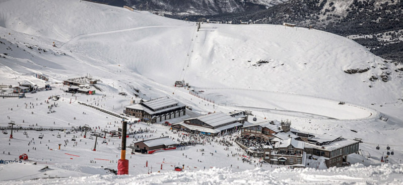 Sierra Nevada abre todas sus zonas por Navidad con nuevas pistas en Loma Dílar, Cauchiles y Laguna. (CETURSA SIERRA NEVADA)