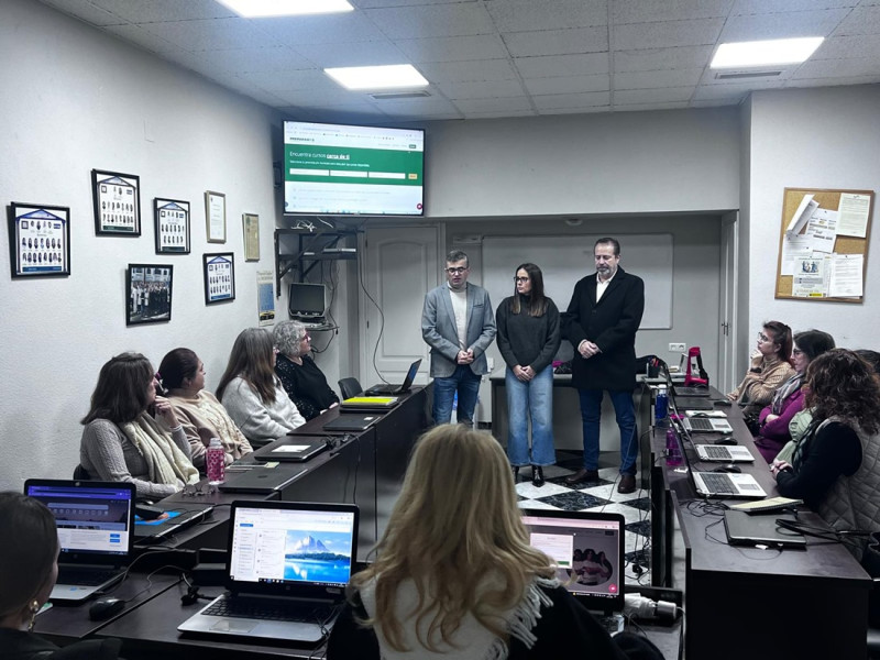 Visita a las mujeres que realizan el curso (JUNTA)