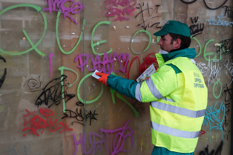 Brigada antipintadas (GPMEDIA)