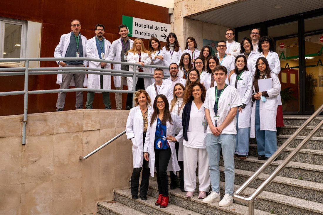 Parte del equipo de Oncología Médica del Hospital Virgen de las Nieves (HOSPITAL VIRGEN DE LAS NIEVES)