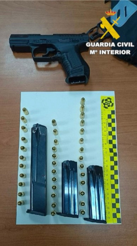 Arma intervenida por la Guardia Civil (GUARDIA CIVIL) Arma intervenida por la Guardia Civil (GUARDIA CIVIL)