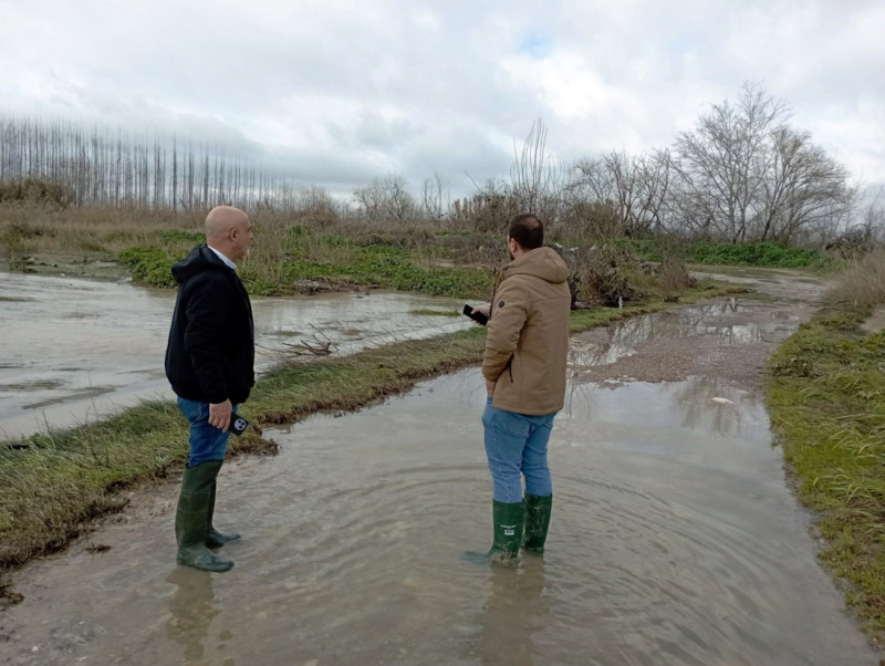 El alcalde de Fuente Vaqueros, José Manuel Molino, a la izquierda en la imagen (AYUNTAMIENTO) El alcalde de Fuente Vaqueros, José Manuel Molino, a la izquierda en la imagen (AYUNTAMIENTO)