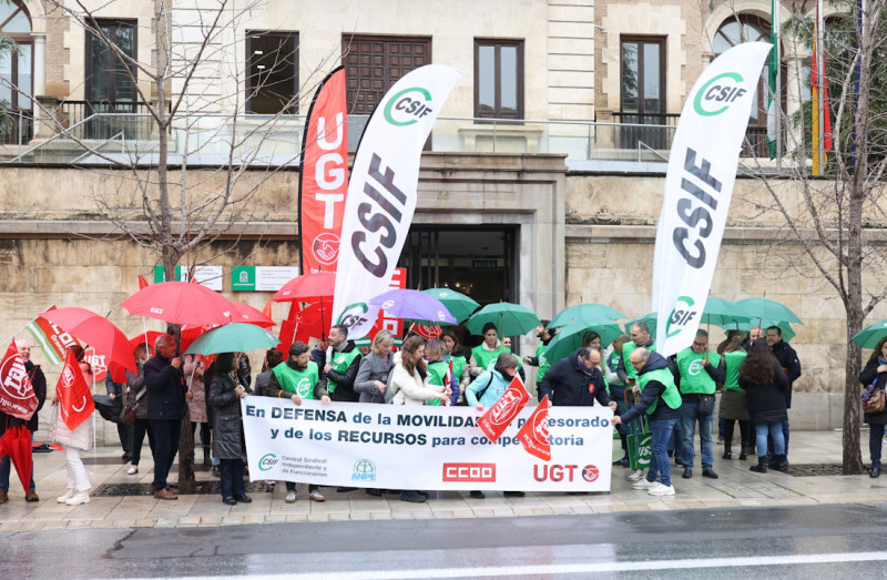 Manifestación ante la Delegación de Educación (GPMEDIA)
