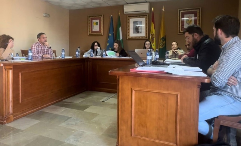 Pleno del Ayuntamiento de Láchar, en imagen de archivo, con el portavoz del PSOE, Pedro Sánchez, a la derecha (PSOE) Pleno del Ayuntamiento de Láchar, en imagen de archivo, con el portavoz del PSOE, Pedro Sánchez, a la derecha (PSOE)