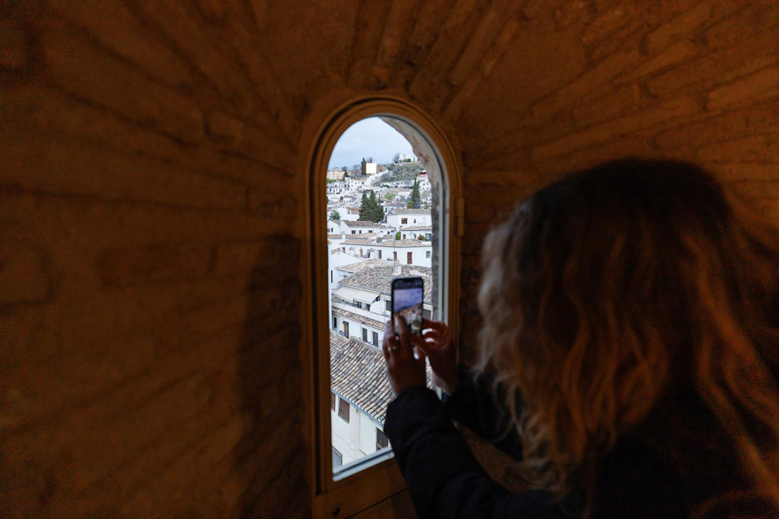 Imagen de archivo desde el campanario de la Iglesia de San Andrés en el Albaicín granadino (ÁLEX CÁMARA - EUROPA PRESS)