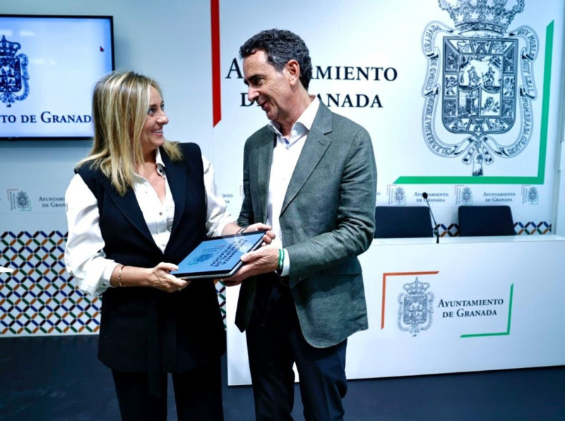 La alcaldesa de Granada, Marifrán Carazo, y el concejal de Urbanismo, Enrique Catalina, en imagen de archivo (AYUNTAMIENTO)