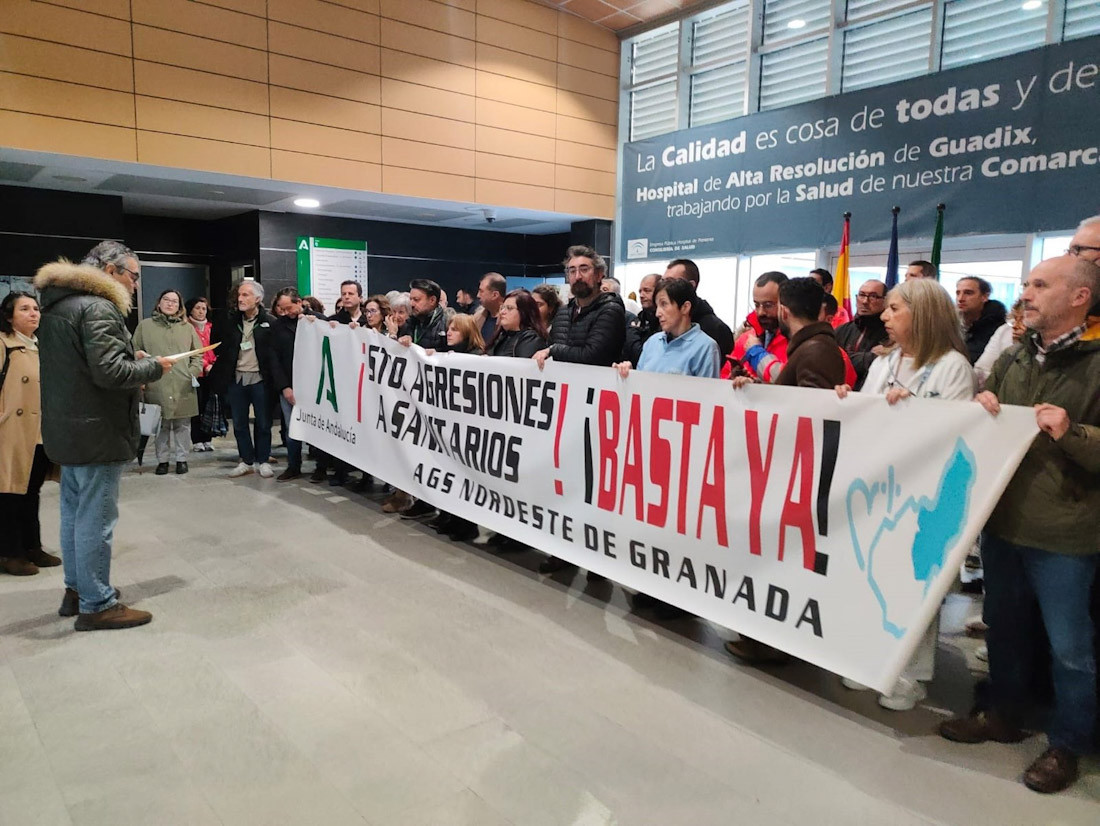 Concentración contra la agresión a una sanitaria (SATSE)