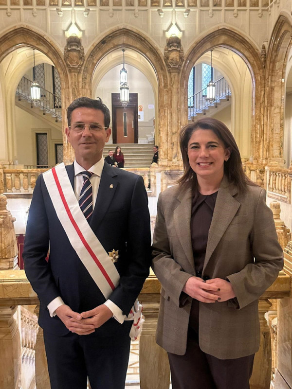 El exalcalde de Granada, Paco Cuenca, y la portavoz del grupo municipal socialista granadino, Raquel Ruz (PSOE) El exalcalde de Granada, Paco Cuenca, y la portavoz del grupo municipal socialista granadino, Raquel Ruz (PSOE)