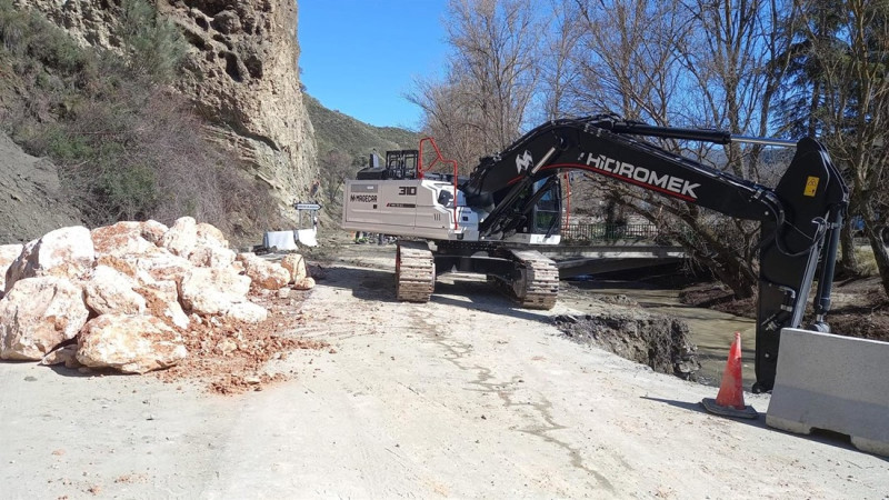 Trabajos en la carretera de Dúdar afectada por el temporal (DIPUTACIÓN DE GRANADA)