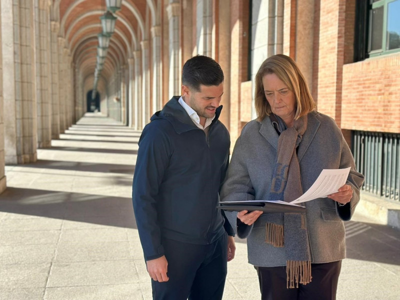 La alcaldesa de Motril, Luisa García Chamorro, acompañada por el teniente de alcalde encargado del área municipal de Playas y Desarrollo del Litoral, José Peña (AYUNTAMIENTO DE MOTRIL) La alcaldesa de Motril, Luisa García Chamorro, acompañada por el teniente de alcalde encargado del área municipal de Playas y Desarrollo del Litoral, José Peña (AYUNTAMIENTO DE MOTRIL)