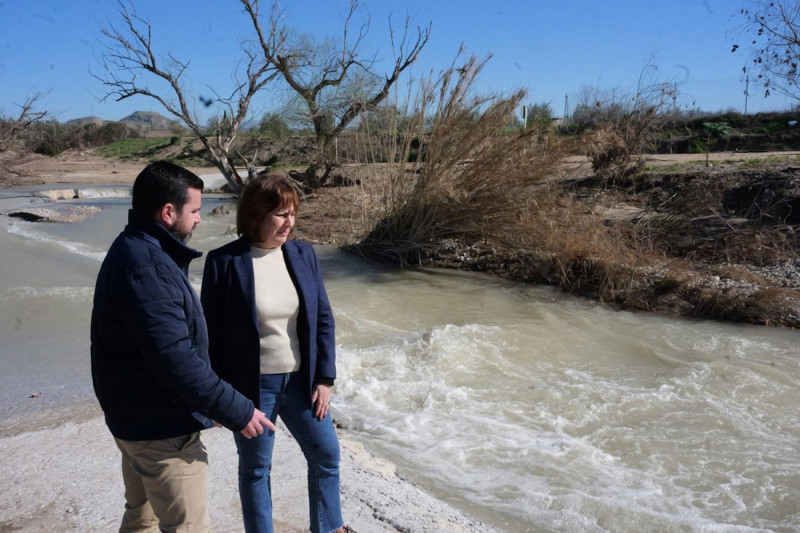 Antonio Duarte y Cristina Jiménez, de Vox, en el entorno del río Velillos (VOX) Antonio Duarte y Cristina Jiménez, de Vox, en el entorno del río Velillos (VOX)