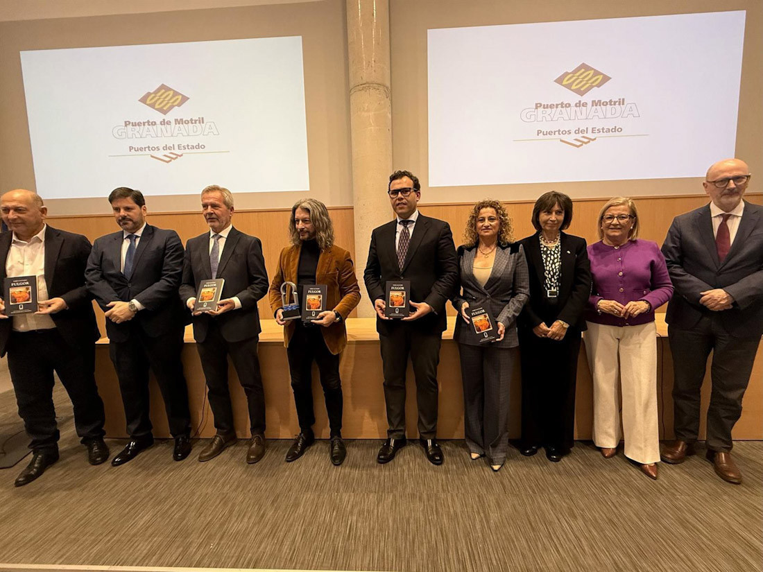 Pablo Acevedo recibe el I Premio Internacional de Poesía Motril (AUTORIDAD PORTUARIA DE MOTRIL)