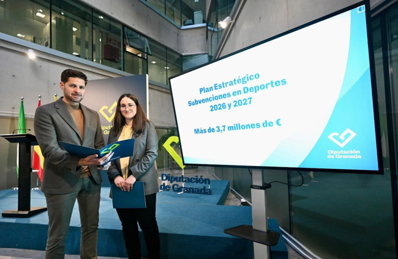 La portavoz del equipo de gobierno de la Diputación de Granada, María Vera, y el diputado de Deportes e Instalaciones Deportivas, Eric Escobedo (DIPUTACIÓN DE GRANADA)