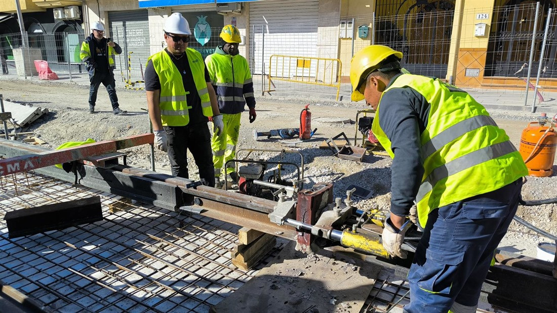 La Junta finaliza con la última soldadura el montaje de vía de la prolongación Sur de Metro de Granada (JUNTA DE ANDALUCÍA)