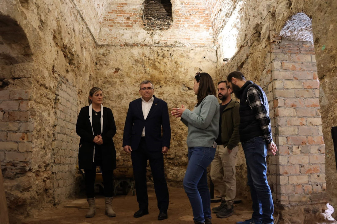 Visita del subdelegado del Gobierno en Granada, José Antonio Montilla, a los baños árabes de Cogollos Vega (SUBDELEGACIÓN DEL GOBIERNO)
